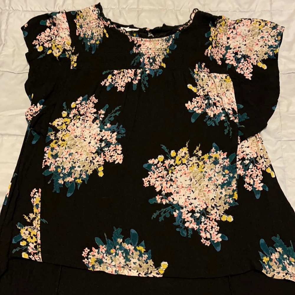 Maurice’s Floral Flutter Sleeve Women’s Top!